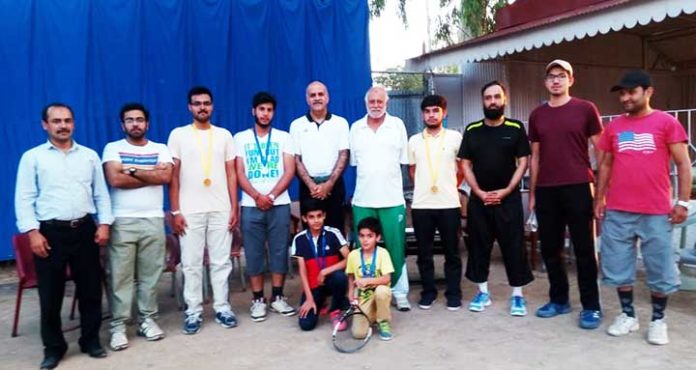 The-prize-winners-of-Independence-Day-Jr.-U-18-Tennis-Tournament-with-SVP,-Asian-Tennis-Ffedeartion-Senator-Syed-Dilawar-Abbas-&-Tournament-Director-Inam-ul-Haq.